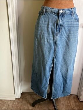 Old Navy Light Blue Drapey Denim Skirt with Front Slit